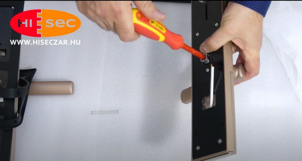 HiSec Okos zár kilincsének átfordítása