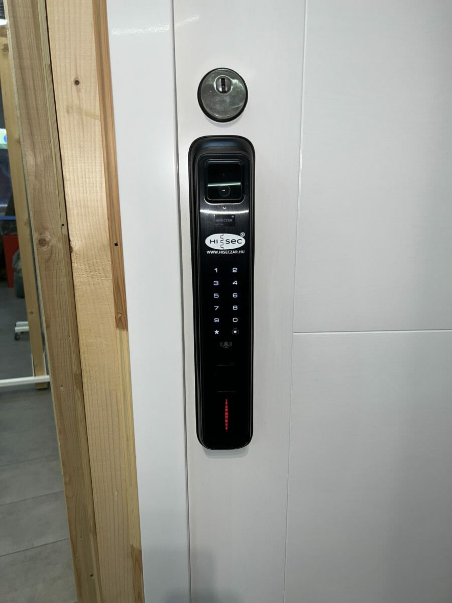 arcfelismerős okos zár